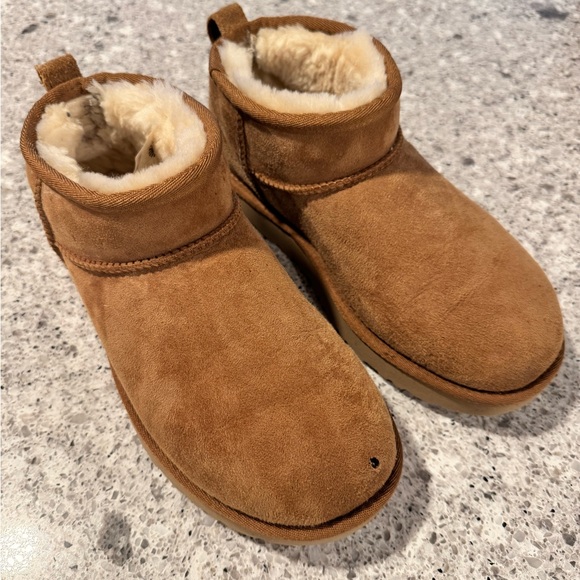 Women’s Ugg Ultra Mini Classic Boot 6 - Picture 1 of 5
